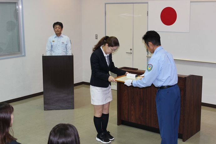 平野涼子さん表彰状授与の様子